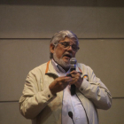 El conferenciant José Manuel Grandela, ahir durant la conferència al Rectorat.