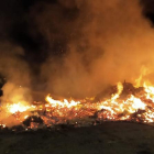 Aparatoso incendio en el polígono Entrevies de Lleida