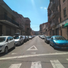 A l’esquerra, el carrer Priorat de Balàfia, que passarà a ser zona 30. A la dreta, imatge d’arxiu del passeig de Ronda, que no es veurà afectat per aquesta mesura de la Paeria.