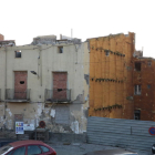 Algunos edificios acaban siendo derribados, como estos de la calle Companyia.