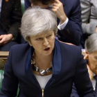 La primera ministra britànica, Theresa May, ahir a la intervenció al Parlament.