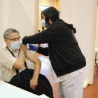 El pabellón ferial de Mollerussa acogió ayer la vacunación de personas de 70 a 79 años.