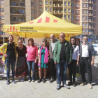Miquel Pueyo haciendo campaña ayer en Lleida. 