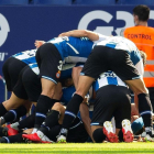 Els jugadors de l’Espanyol celebren un dels gols.