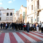 Más de 250 personas condenaron ayer en Masquefa, donde reside la menor, la brutal agresión.