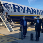 El expresident Carles Puigdemont ayer saliendo del avión que le llevó desde Bruselas hasta el Alguer.