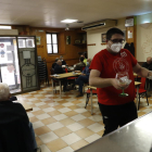 Interior del bar Cal Pó de Belianes, ahir durant l’horari d’obertura al migdia.