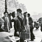 La icònica imatge ‘El petó’, de Robert Doisneau, un fotògraf especialitzat en el quotidià.