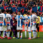 Jugadores del primer equipo del Espanyol durante el encuentro de Liga disputado frente al Eibar.