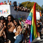 Participantes en el desfile del Orgullo LGTBI en Barcelona.