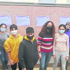 Dos de los carteles muy didácticos expuestos en el instituto en el Día Internacional por la eliminación de la violencia contra la mujer.