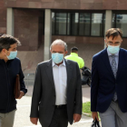 Joan Reñé arriba als jutjats de Lleida acompanyat dels seus advocats