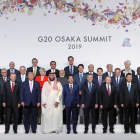 Foto de familia de los líderes de los países que participaron en la cumbre del G20 en Osaka.