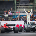 Lewis Hamilton celebra su triunfo en el Gran Premio de México.