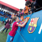 Alexia Putellas, la nueva Balón de Oro, firmando ayer autógrafos.