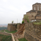 Desprendimiento el pasado mes de abril de un tramo de la muralla del Turó de la Seu Vella.