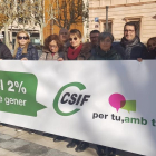 Protesta de funcionarios frente a la subdelegación en Lleida.