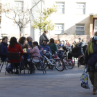 Imagen de clientes en una terraza de Lleida.
