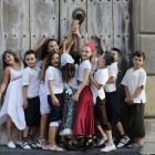 Los más pequeños cumplieron la tradición y llamaron todos juntos a las puertas de Cal Bufalà. 