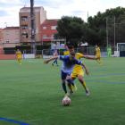 Una jugada del partido entre el Mollerussa y El Catllar.