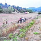 El cotxe va bolcar lateralment després de sortir de la via.