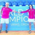 Los tenistas leridanos Miquel Puigdevall y Neus Ávila, con la selección de veteranos.