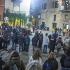 Más de un centenar de personas se concentraron anoche en la plaza Major de Tàrrega. 