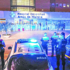 Acto de reconocimiento de los cuerpos policiales y de Bomberos a los sanitarios el pasado viernes en el Arnau de Vilanova. 
