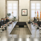 El president de la Generalitat, Pere Aragonés, el conseller d'Interior, Joan Ignasi Elena, i el ministre d'Interior, Fernando Grande Marlaska, entre altres, durant la reunió.