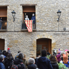 Burgués y Argimon, ayer en el balcón del ayuntamiento durante el pregón de la Fira Artesana de Àger. 