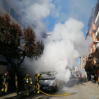 Arde una furgoneta aparcada en una calle de La Seu d'Urgell 