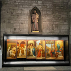 El retablo con las telas que se salvaron del ataque sufrido durante la Guerra Civil española.