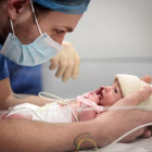 Un nadó nascut amb tècniques de reproducció assistida.