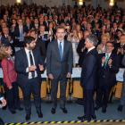 Felipe IV rodeado de empresarios ayer en Murcia.