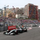 Lewis Hamilton conduce su Mercedes durante la sesión de calificación del Gran Premio de Mónaco.