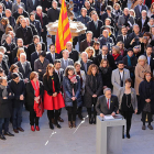 Acto en apoyo a los procesados y sus familias encabezado por el president Torra, ayer, en el Pati dels Tarongers, con la presencia de la presidenta de la diputación de Lleida.