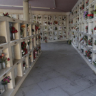 Una zona de columbarios en el cementerio municipal de Lleida. 
