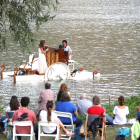 Un moment de l’espectacle ‘Le Piano du Lac’ a les aigües del riu Segre a Sant Llorenç de Montgai.