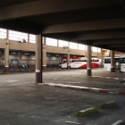 Vista general de la terminal de l’estació d’autobusos del carrer Saracíbar ahir al matí.