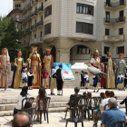 Decenas de leridanos disfrutaron del baile del águila en la Plaça Sant Joan. 