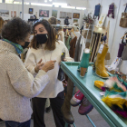 La 22 edició de la Fira d’Artistes i Activitats Tradicionals va reunir un centenar d’expositors.