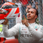 Lewis Hamilton va portar un casc roig com a homenatge al difunt Niki Lauda.