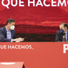 Pedro Sánchez i José Luís Ábalos, ahir durant la reunió de l’Executiva Federal del PSOE.