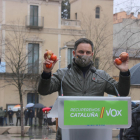 Santiago Abascal donant un discurs durant el miting a Salt, que ha tingut lloc despres del acte a Valls.