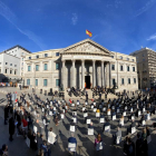 Vista general del acto institucional, con 260 personas, ante el Congreso de los Diputados.