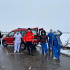 El equipo de vacunación en ruta hacia la residencia de Bellvís. 