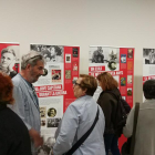 Estreno ayer de la exposición sobre Teresa Pàmies en el vestíbulo de la sede de CCOO en Barcelona.