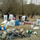 Los residuos que recogieron en la cola del pantano de Oliana. 