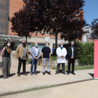 Presentación de los talleres de musicoterapia para sanitarios, ayer ante al hospital Arnau de Vilanova.  