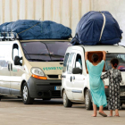 Vehicles esperant pujar a un ferri en l’operació del 2019.